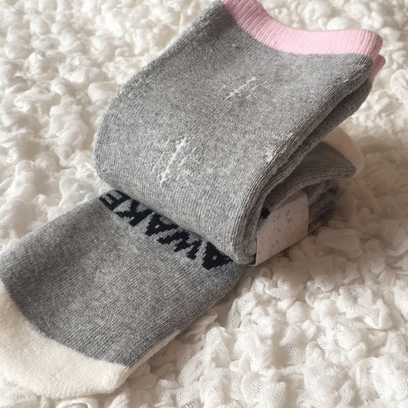 🧦 3/$20 Cute Bearly Awake Bear Socks - Picture 8 of 8